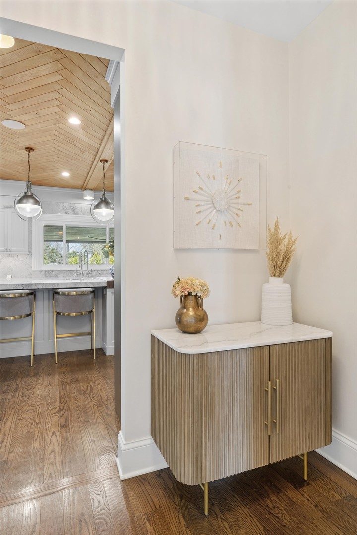 21 E 8th Street, Hinsdale, IL 60521