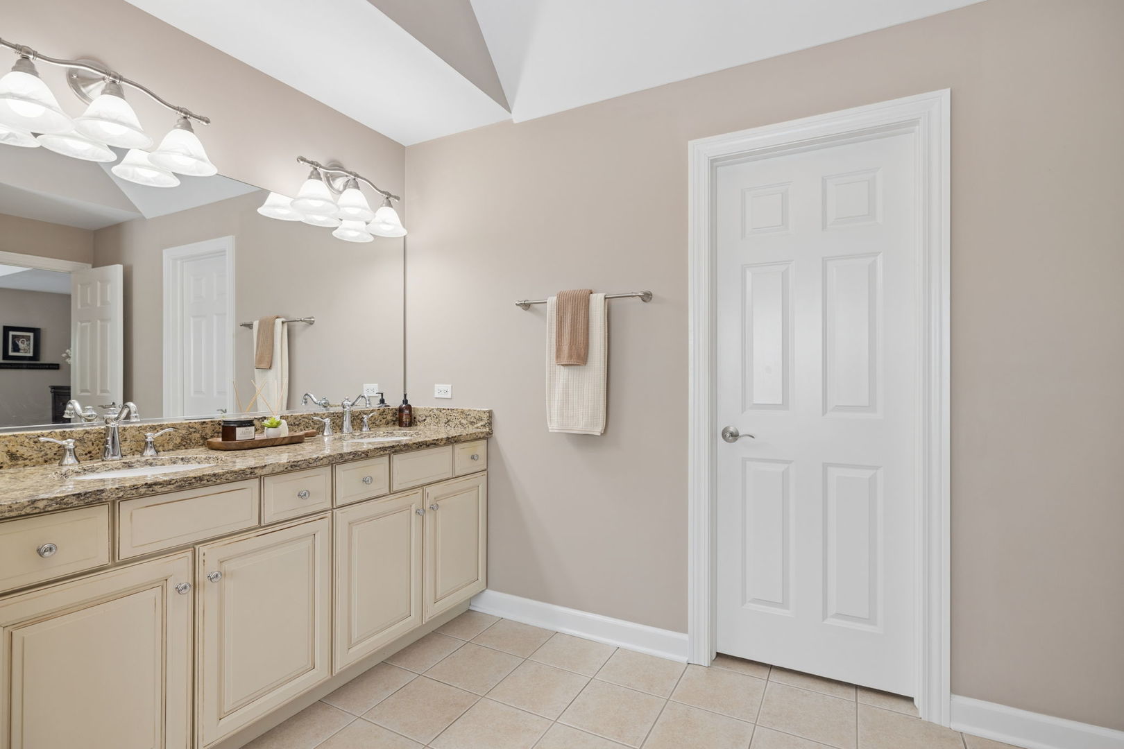 26404 W Red Apple Road, Plainfield, IL 60585