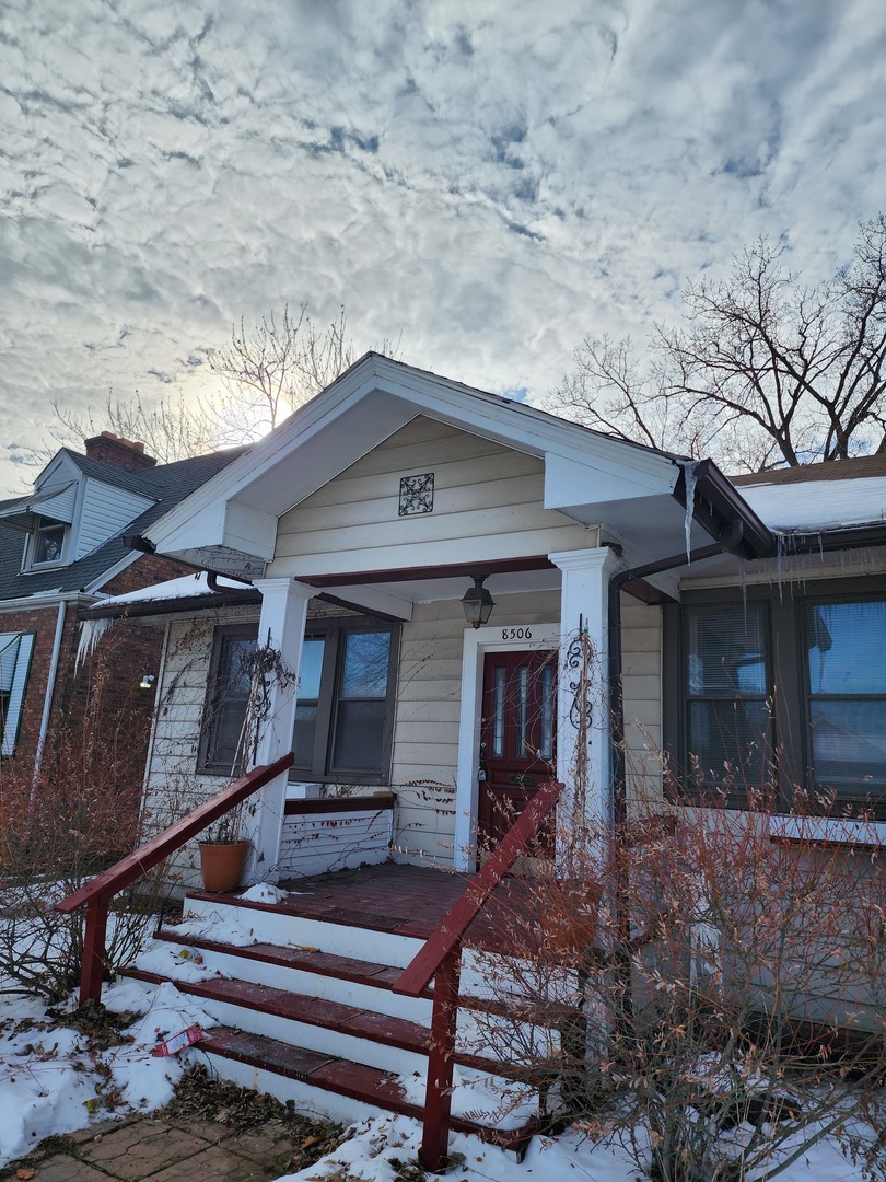 8506 S Euclid Avenue, Chicago, IL 60617