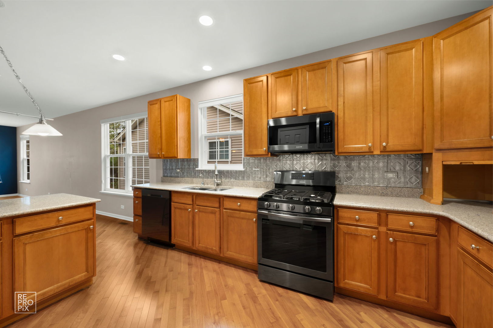 1870 Hampshire Drive, Hoffman Estates, IL 60192