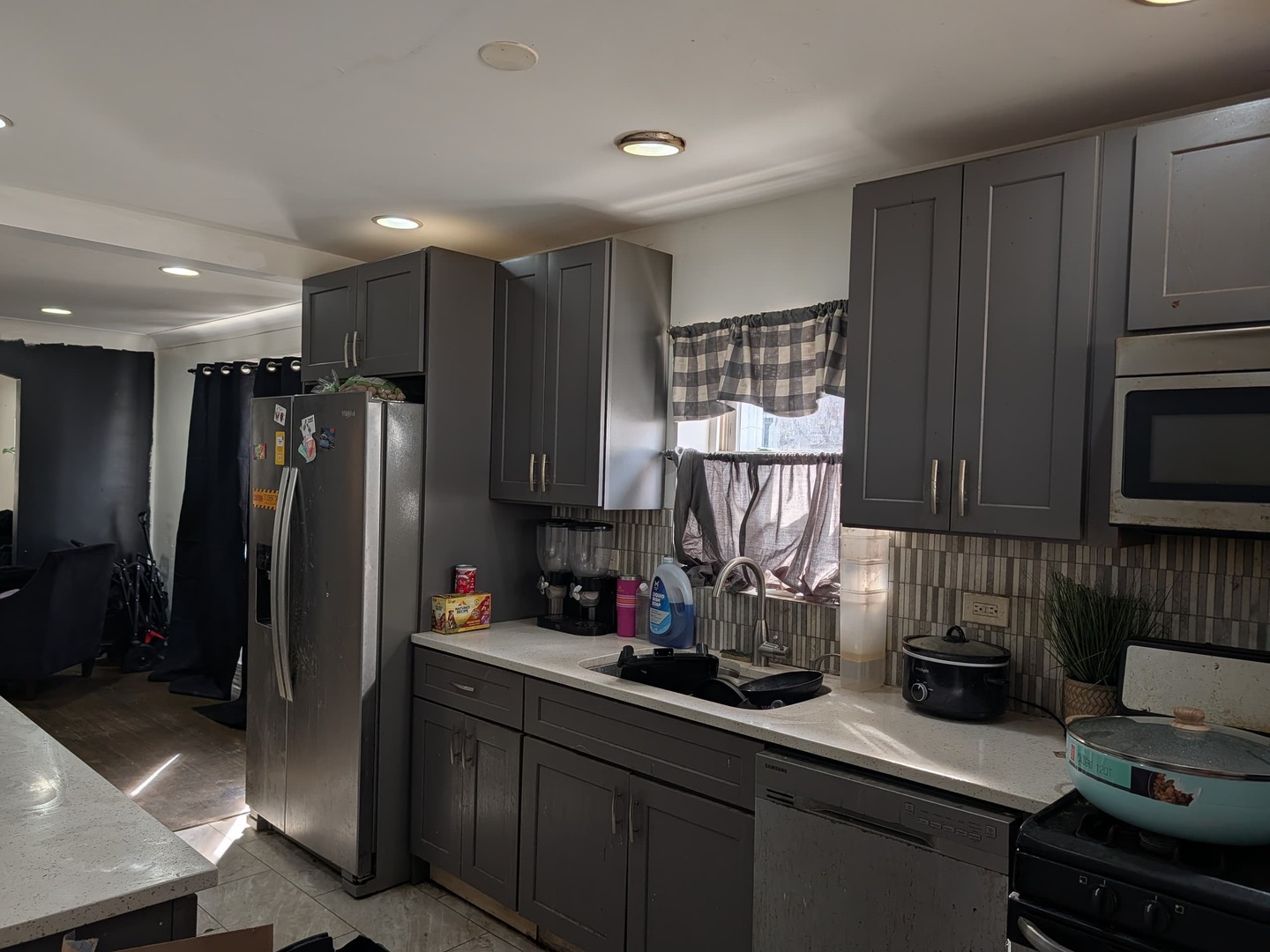 8128 S Coles Avenue, Chicago, IL 60617