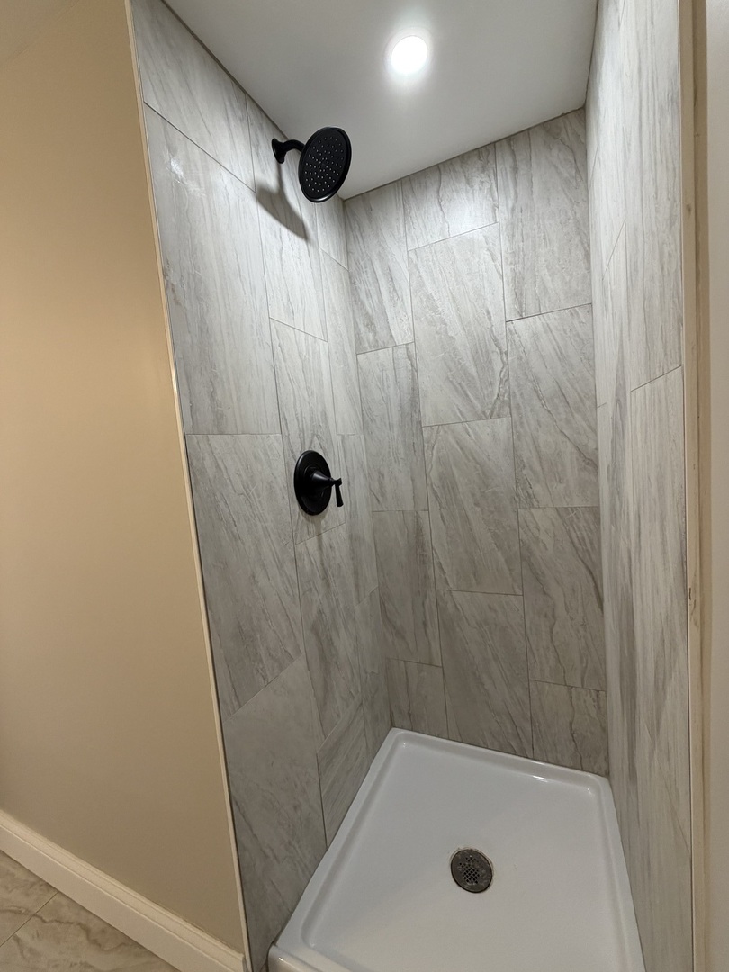 7547 Blazer Avenue, Justice, IL 60458