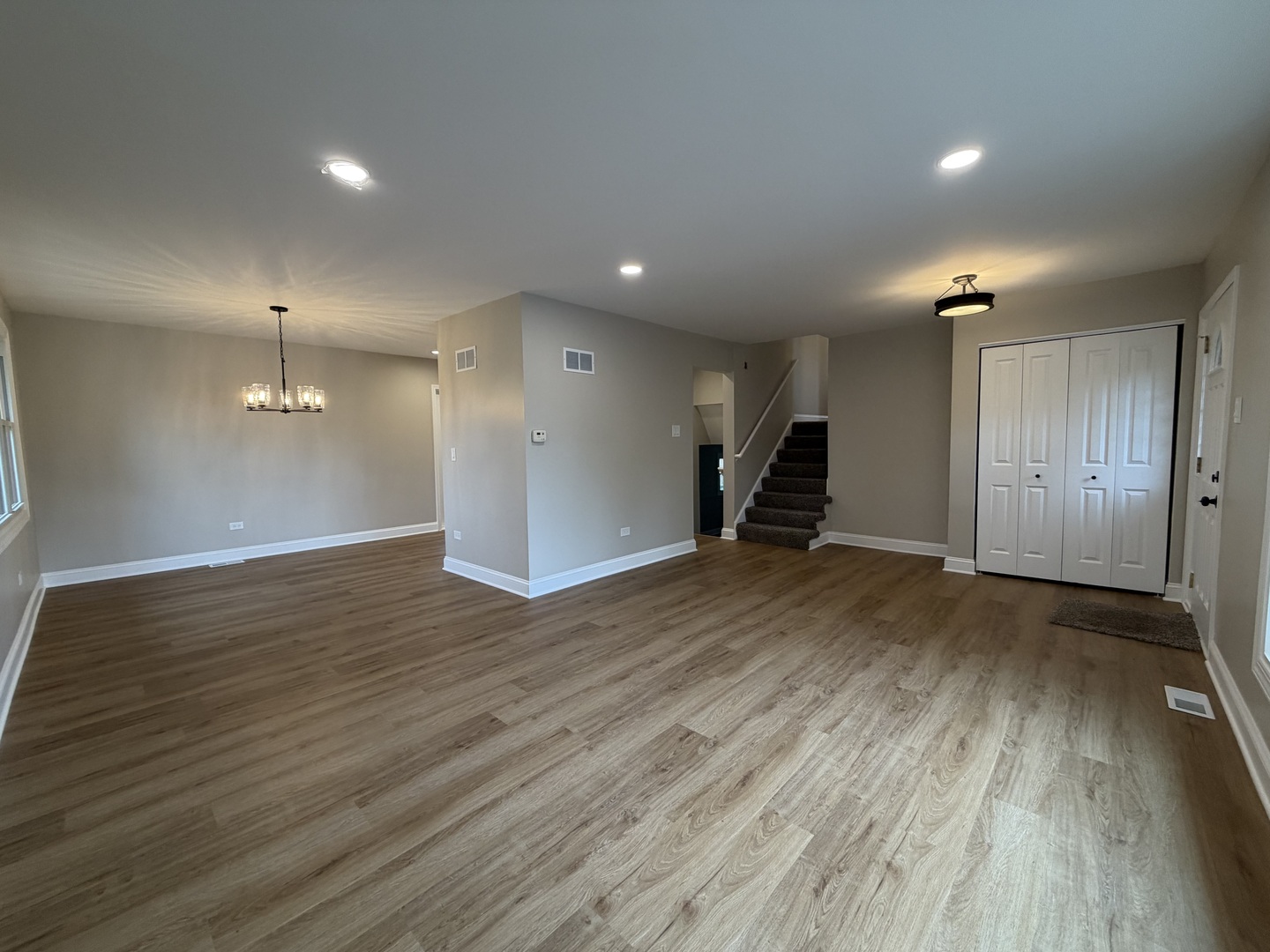 7547 Blazer Avenue, Justice, IL 60458