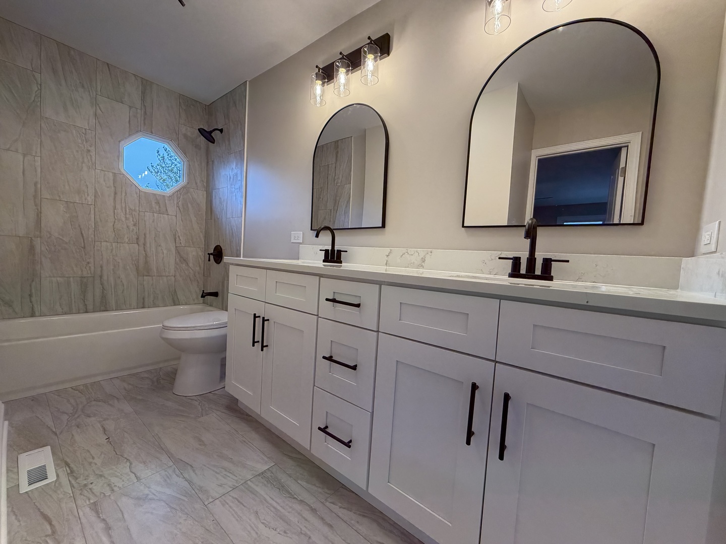 7547 Blazer Avenue, Justice, IL 60458