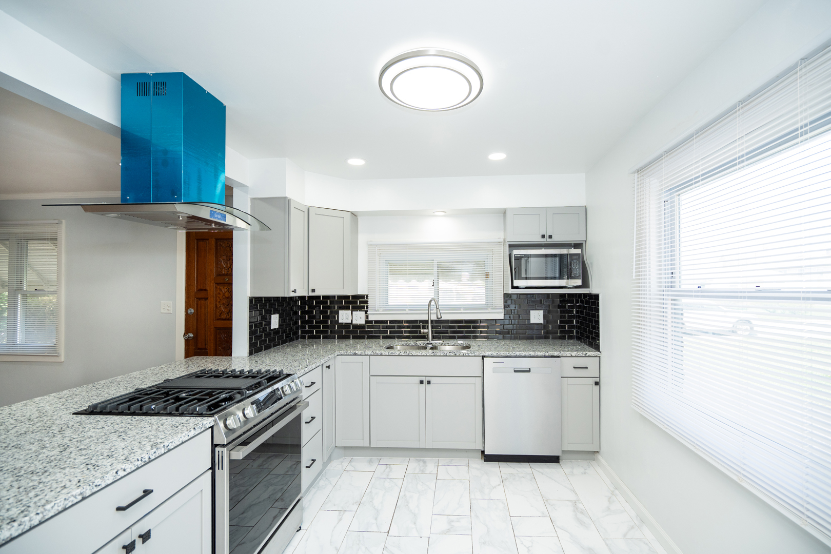 16221 Hermitage Avenue, Markham, IL 60428