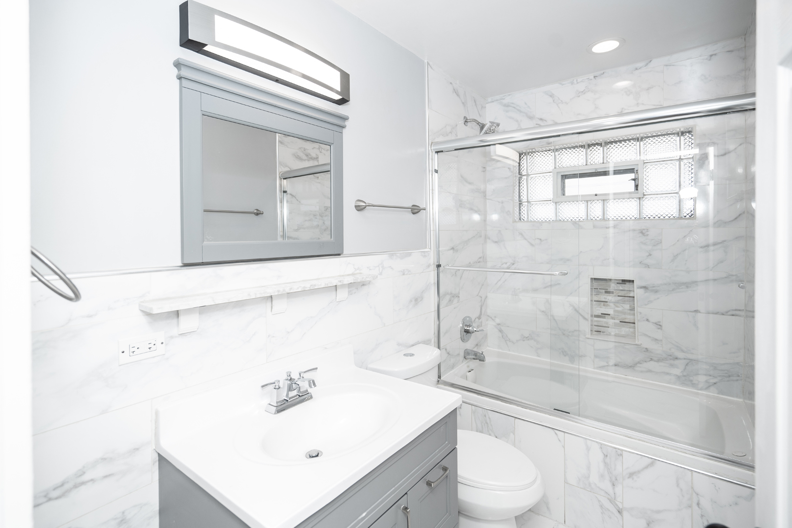 16221 Hermitage Avenue, Markham, IL 60428