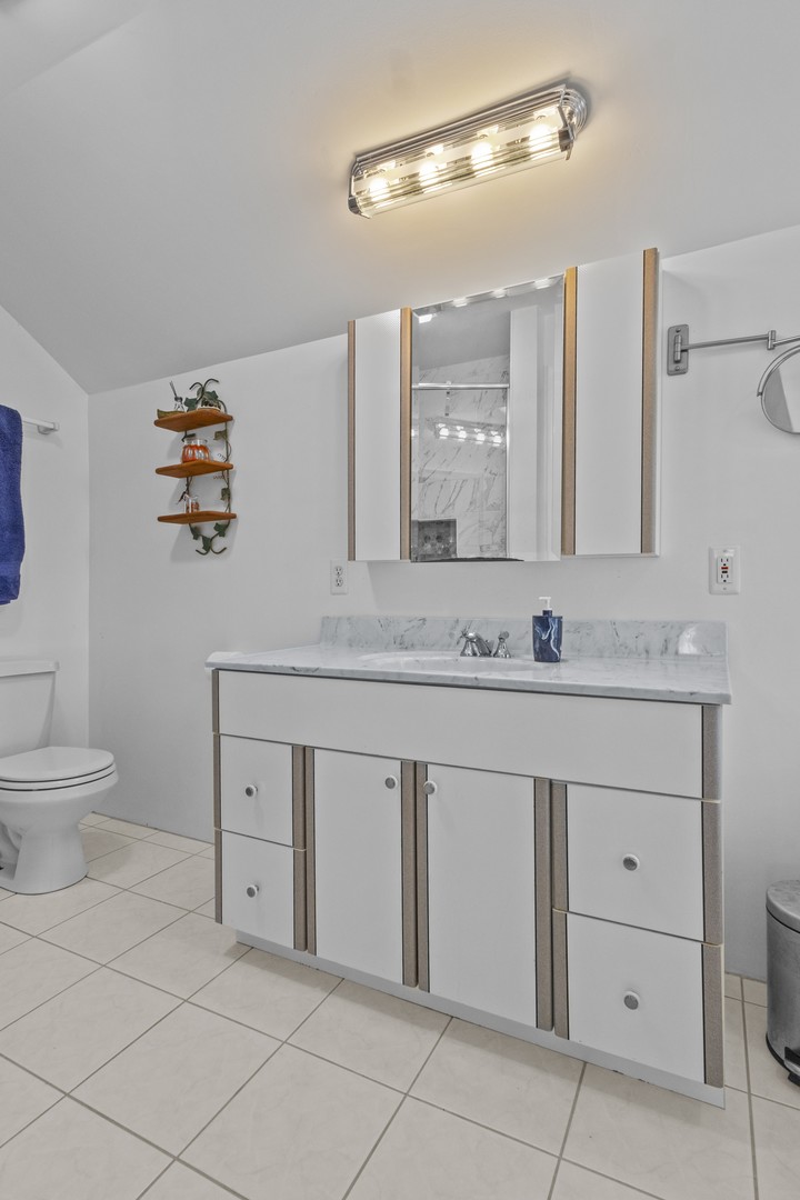 9619 E 11000 Road, Grant Park, IL 60940