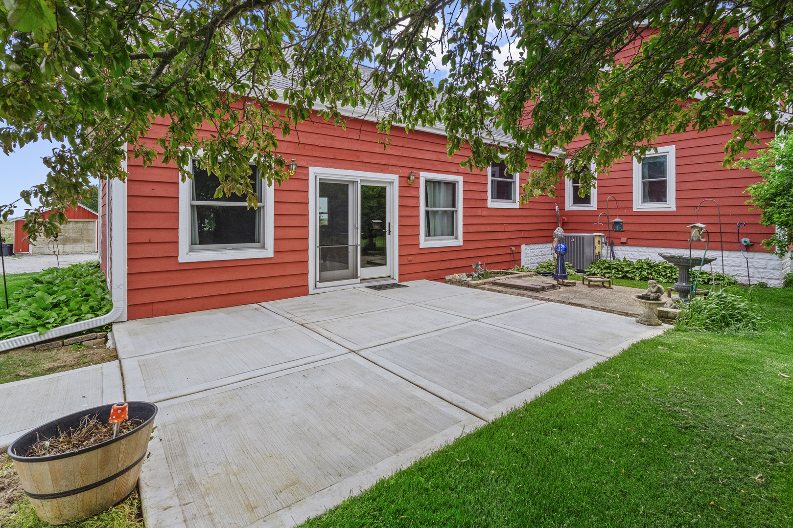 9619 E 11000 Road, Grant Park, IL 60940