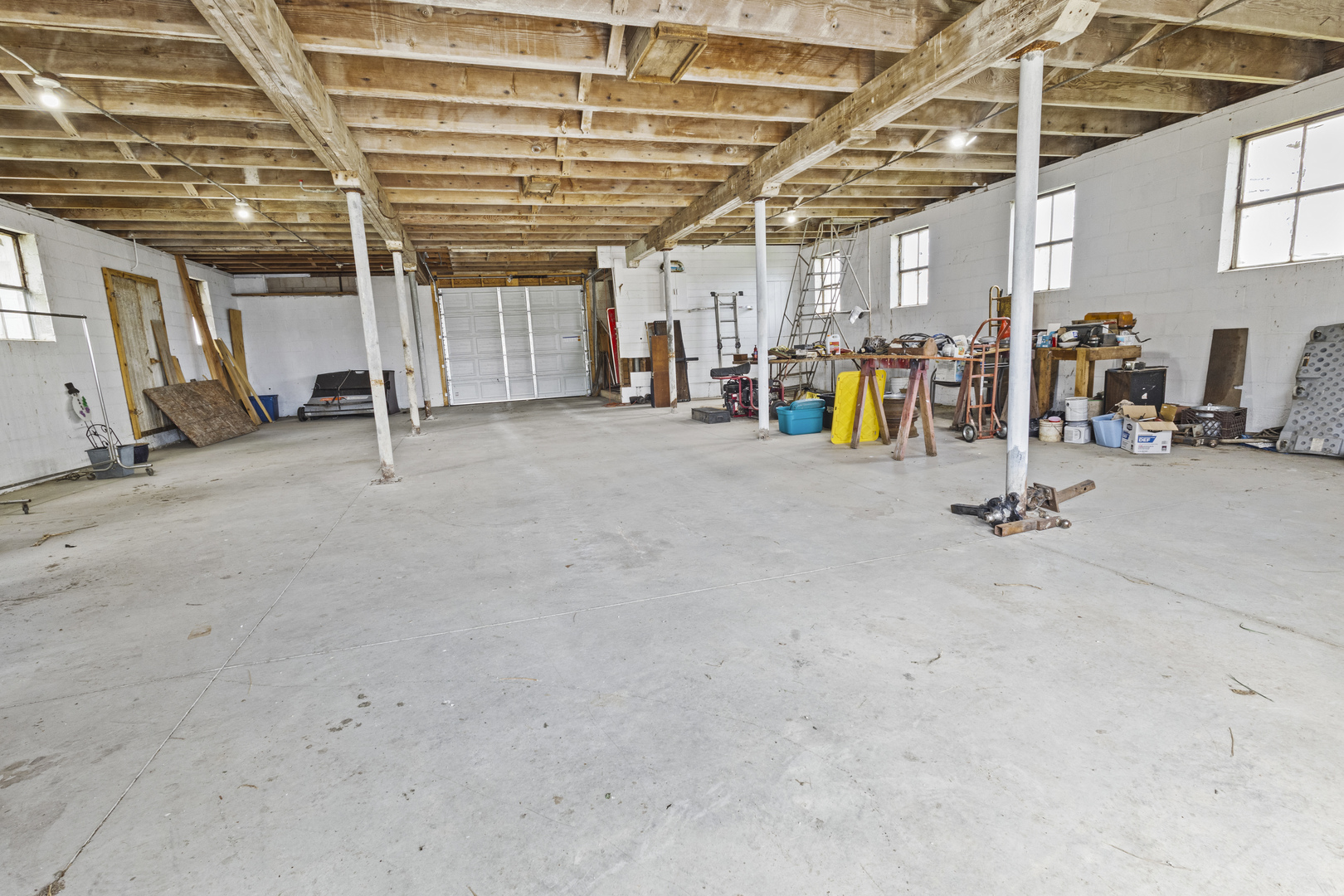 9619 E 11000 Road, Grant Park, IL 60940