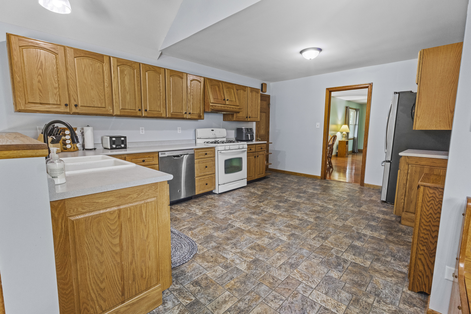 9619 E 11000 Road, Grant Park, IL 60940