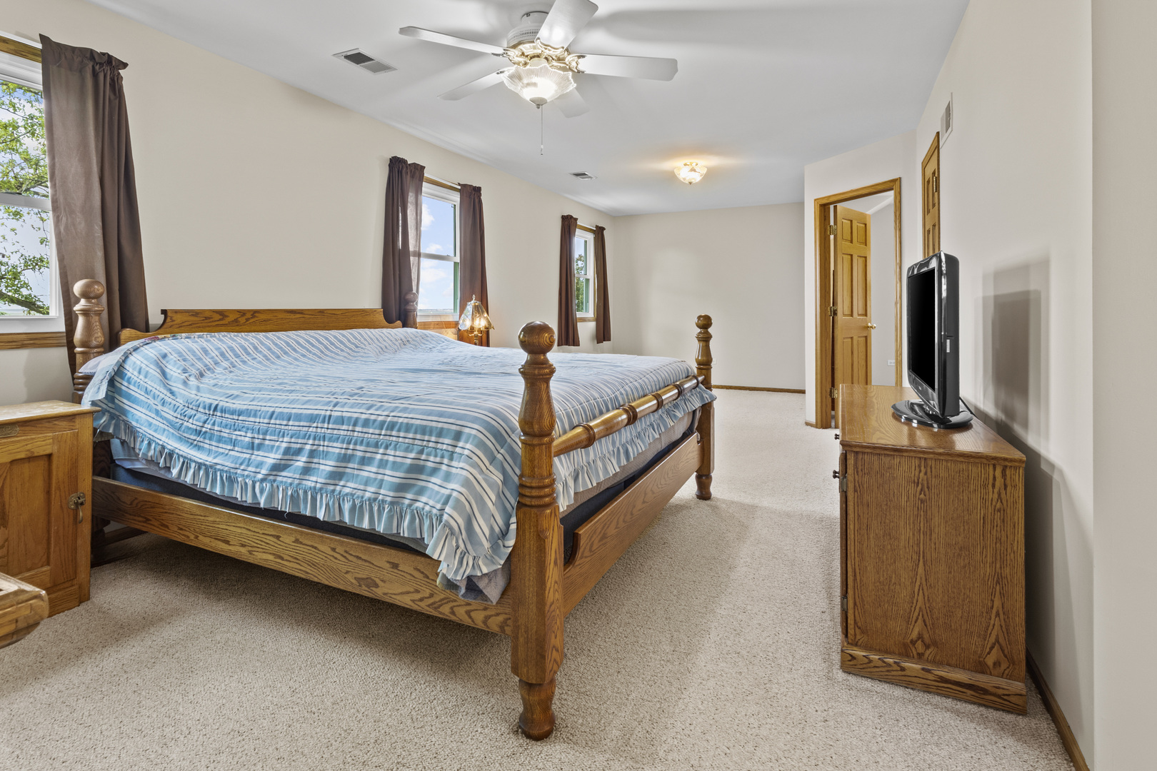 9619 E 11000 Road, Grant Park, IL 60940