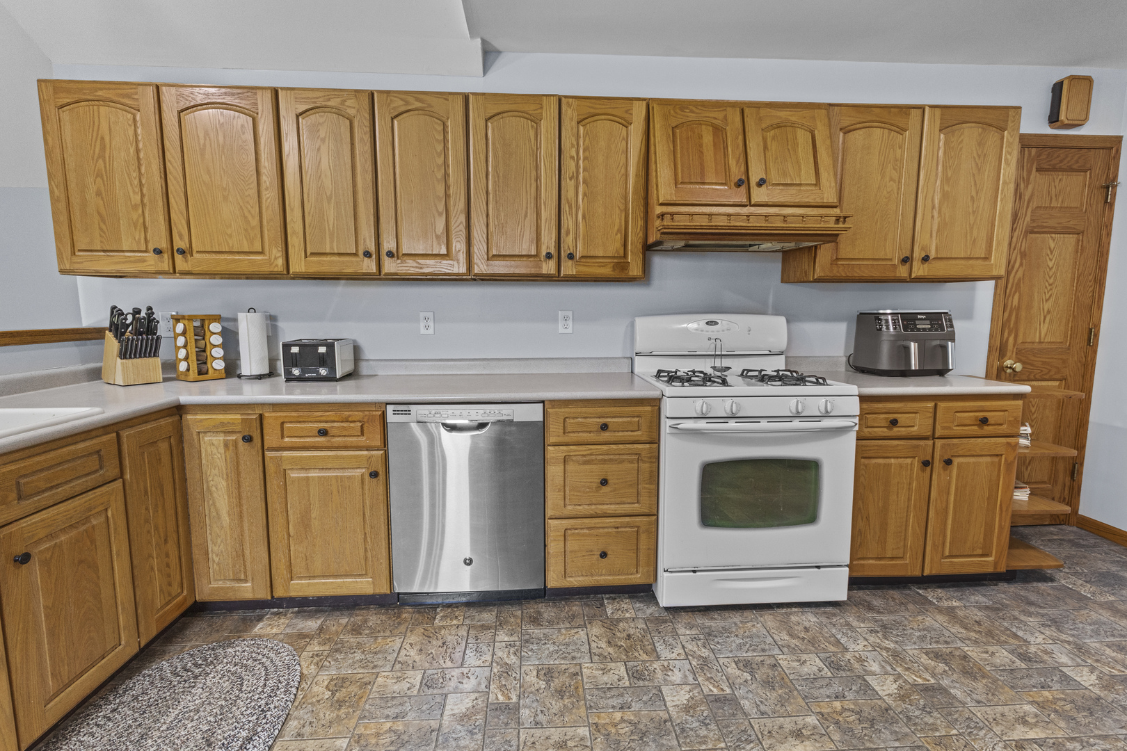 9619 E 11000 Road, Grant Park, IL 60940