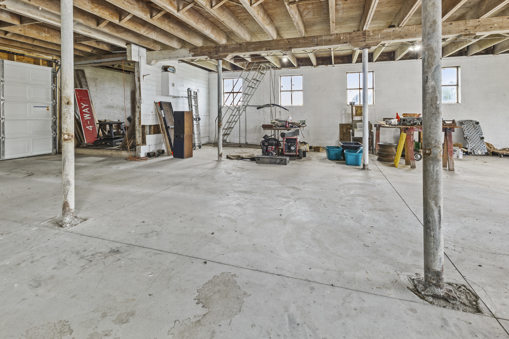 9619 E 11000 Road, Grant Park, IL 60940