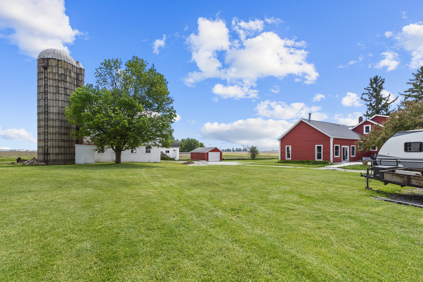 9619 E 11000 Road, Grant Park, IL 60940