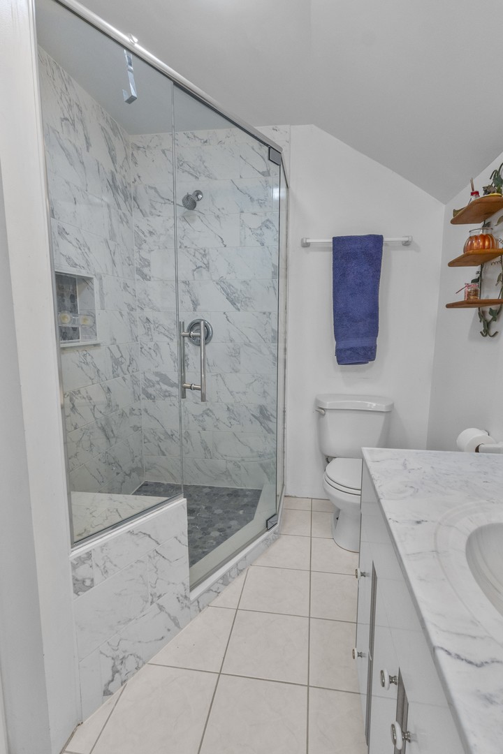 9619 E 11000 Road, Grant Park, IL 60940