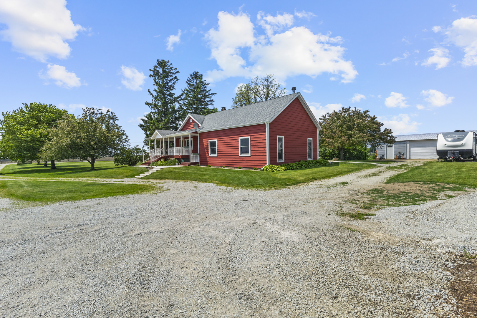 9619 E 11000 Road, Grant Park, IL 60940