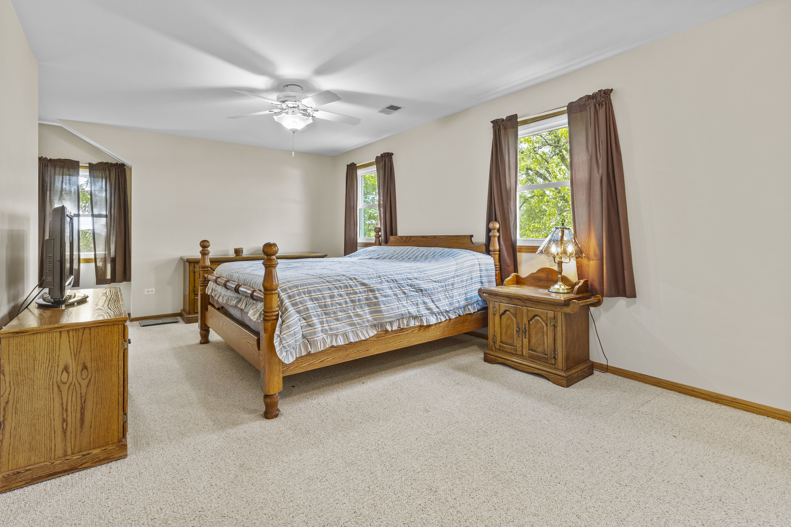 9619 E 11000 Road, Grant Park, IL 60940