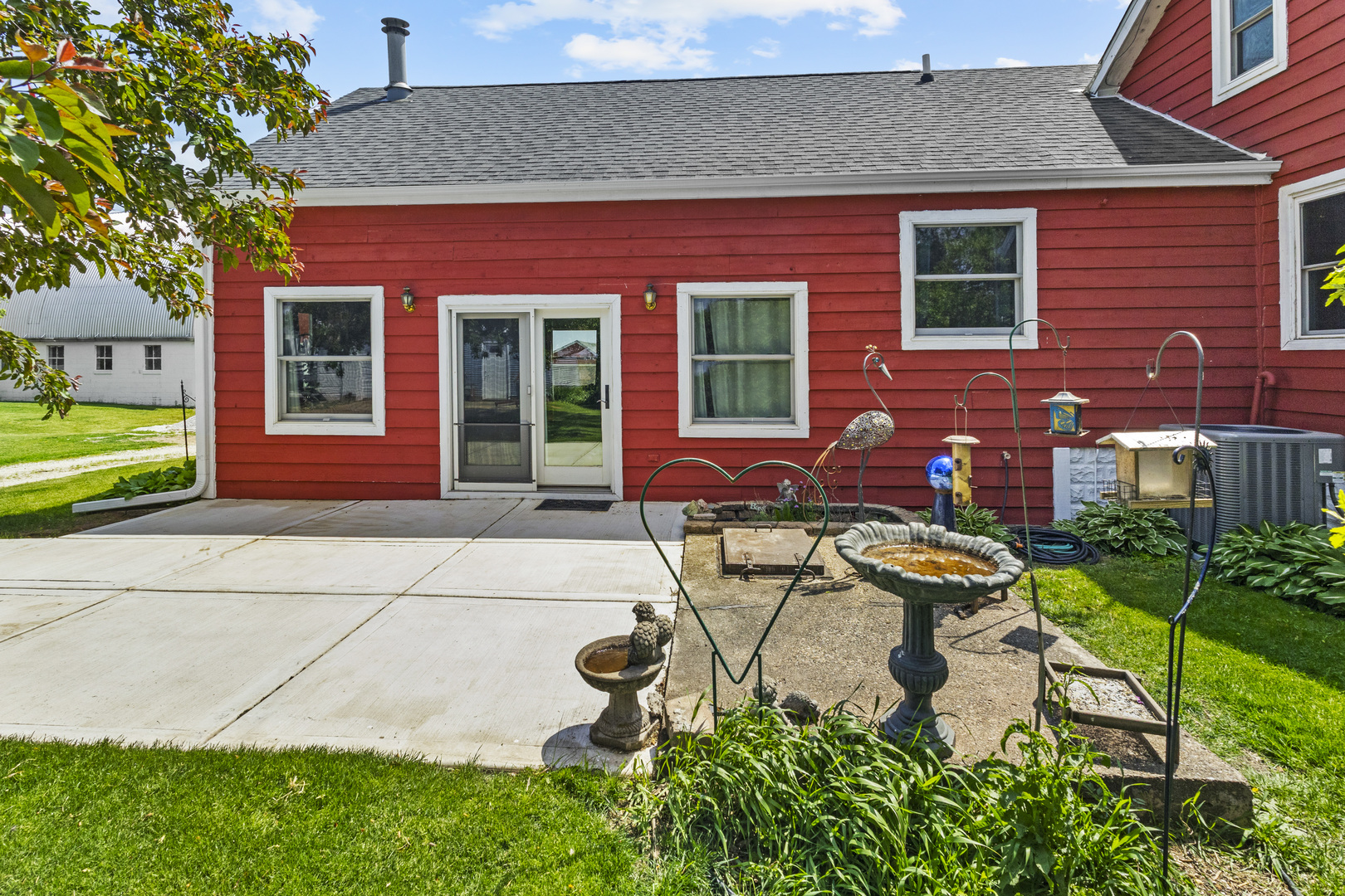 9619 E 11000 Road, Grant Park, IL 60940