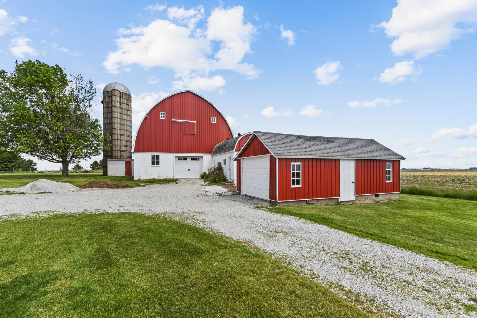 9619 E 11000 Road, Grant Park, IL 60940