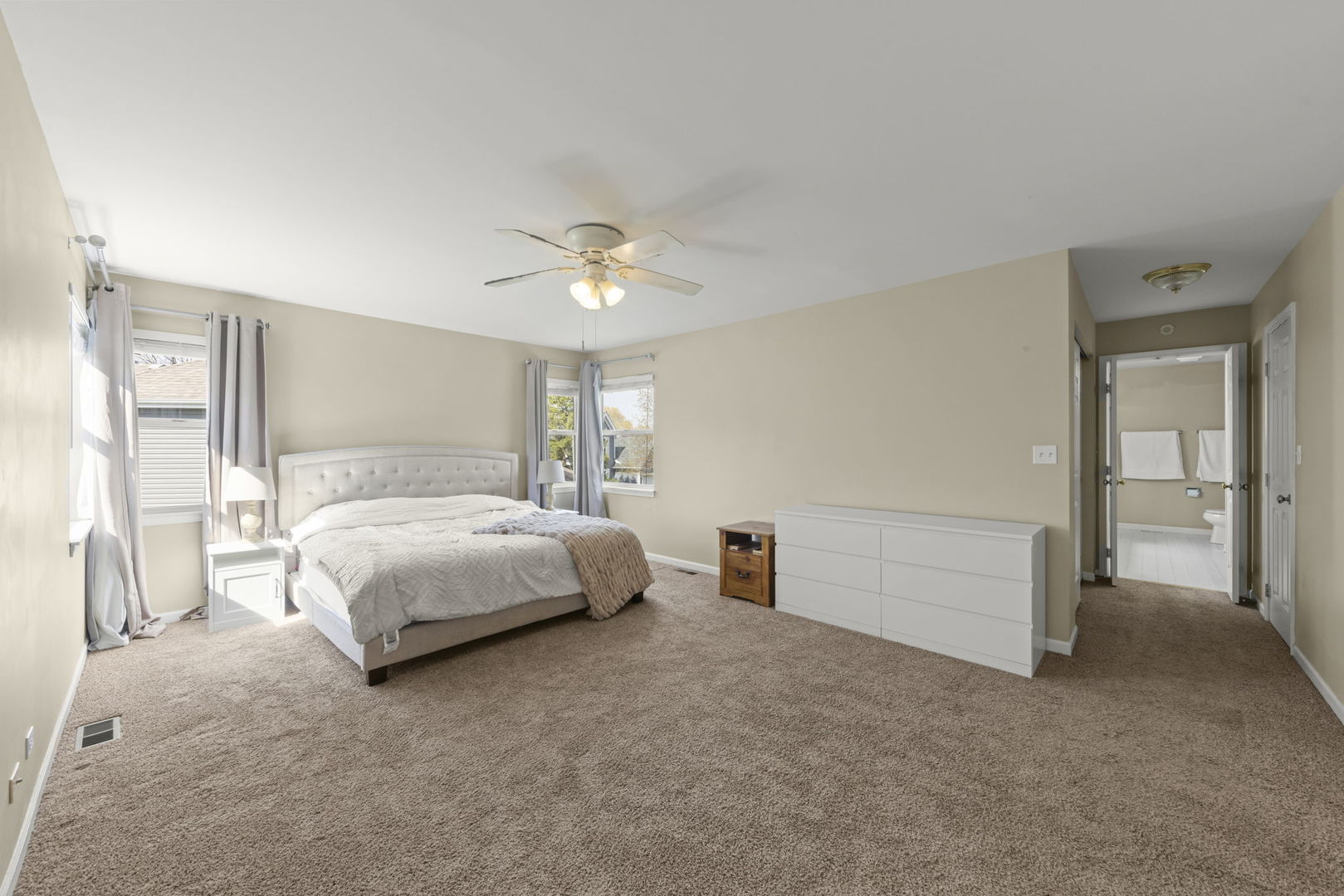 1240 Sandpiper Court, Grayslake, IL 60030