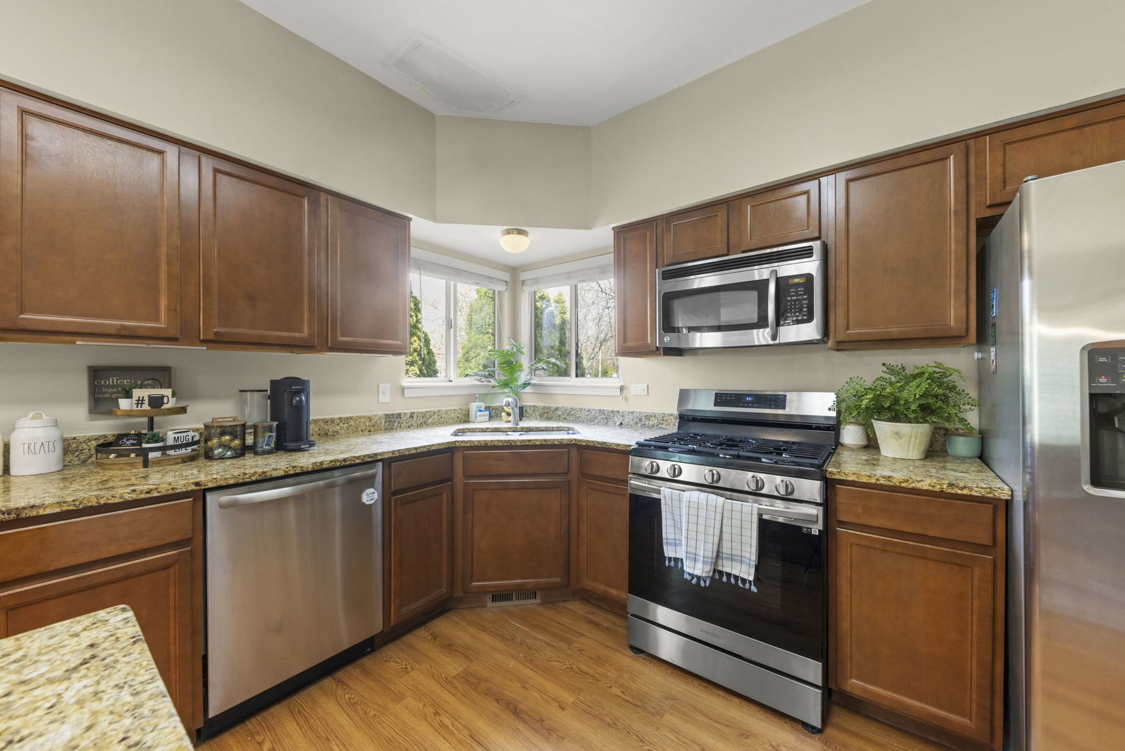 1240 Sandpiper Court, Grayslake, IL 60030