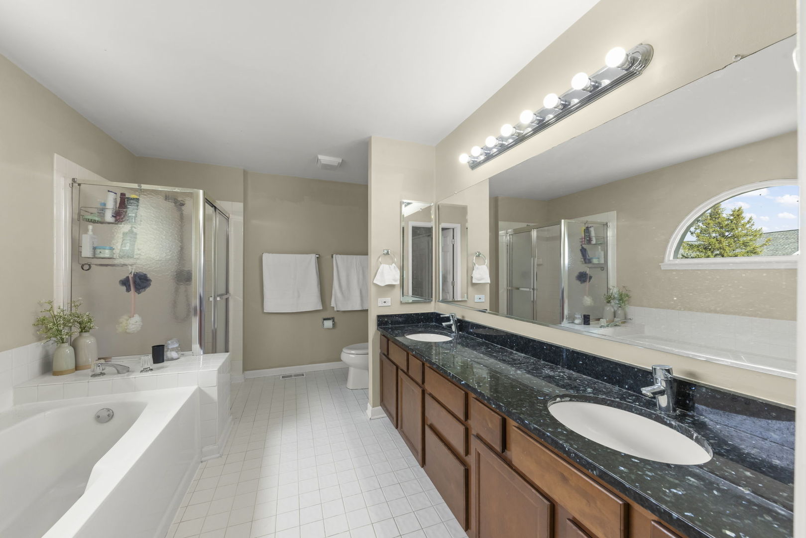 1240 Sandpiper Court, Grayslake, IL 60030