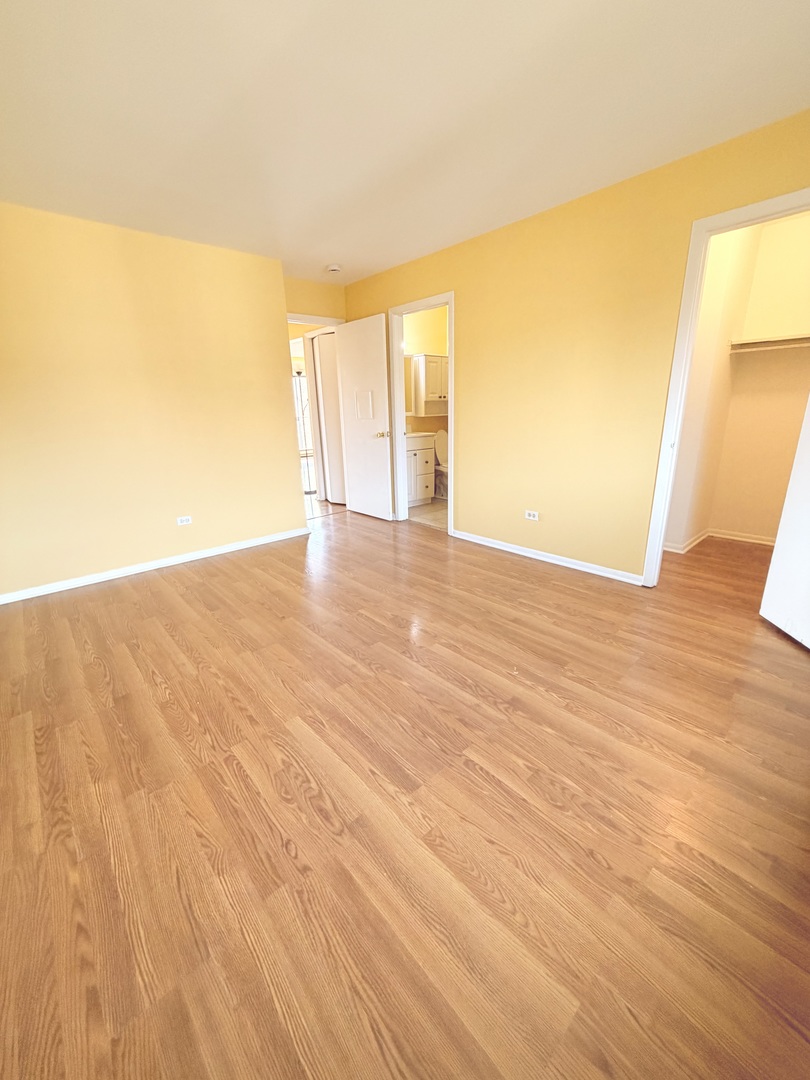 162 S Waters Edge Drive #301, Glendale Heights, IL 60139