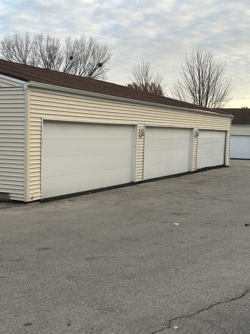 162 S Waters Edge Drive #301, Glendale Heights, IL 60139