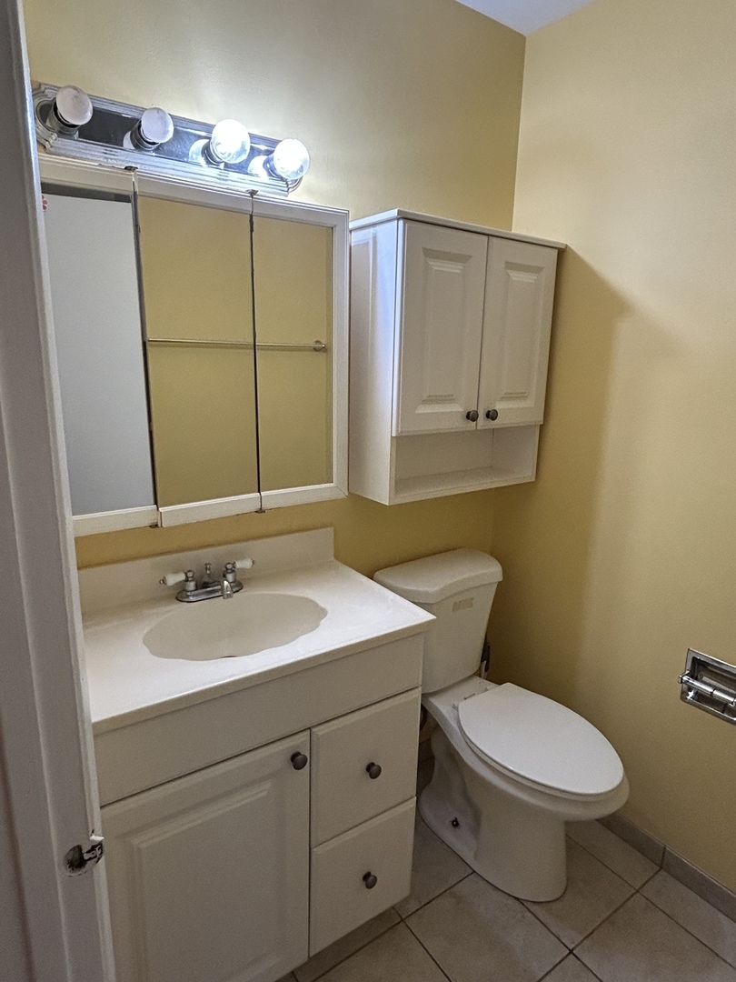 162 S Waters Edge Drive #301, Glendale Heights, IL 60139