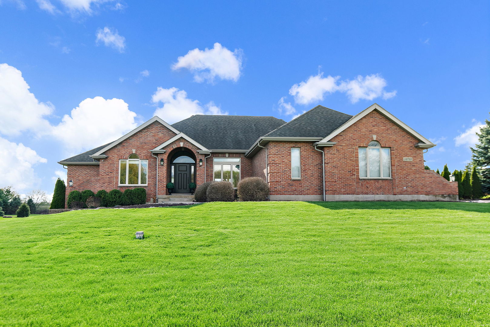 10703 Pebble Drive, Huntley, IL 60142