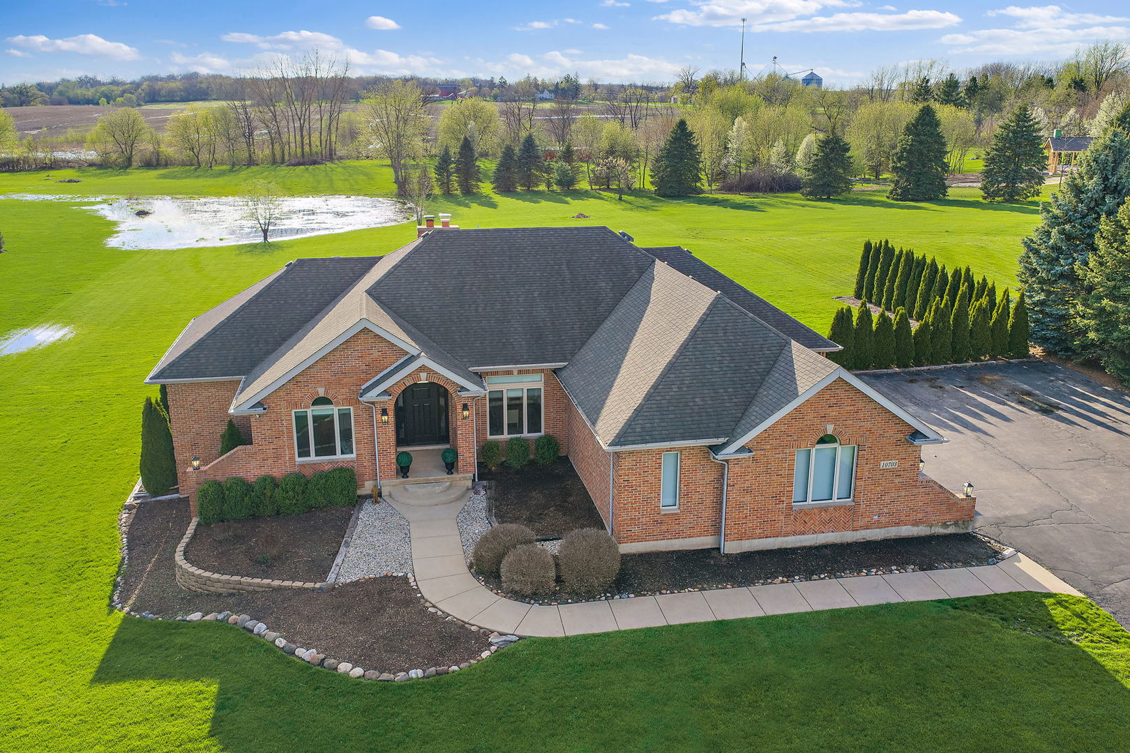 10703 Pebble Drive, Huntley, IL 60142