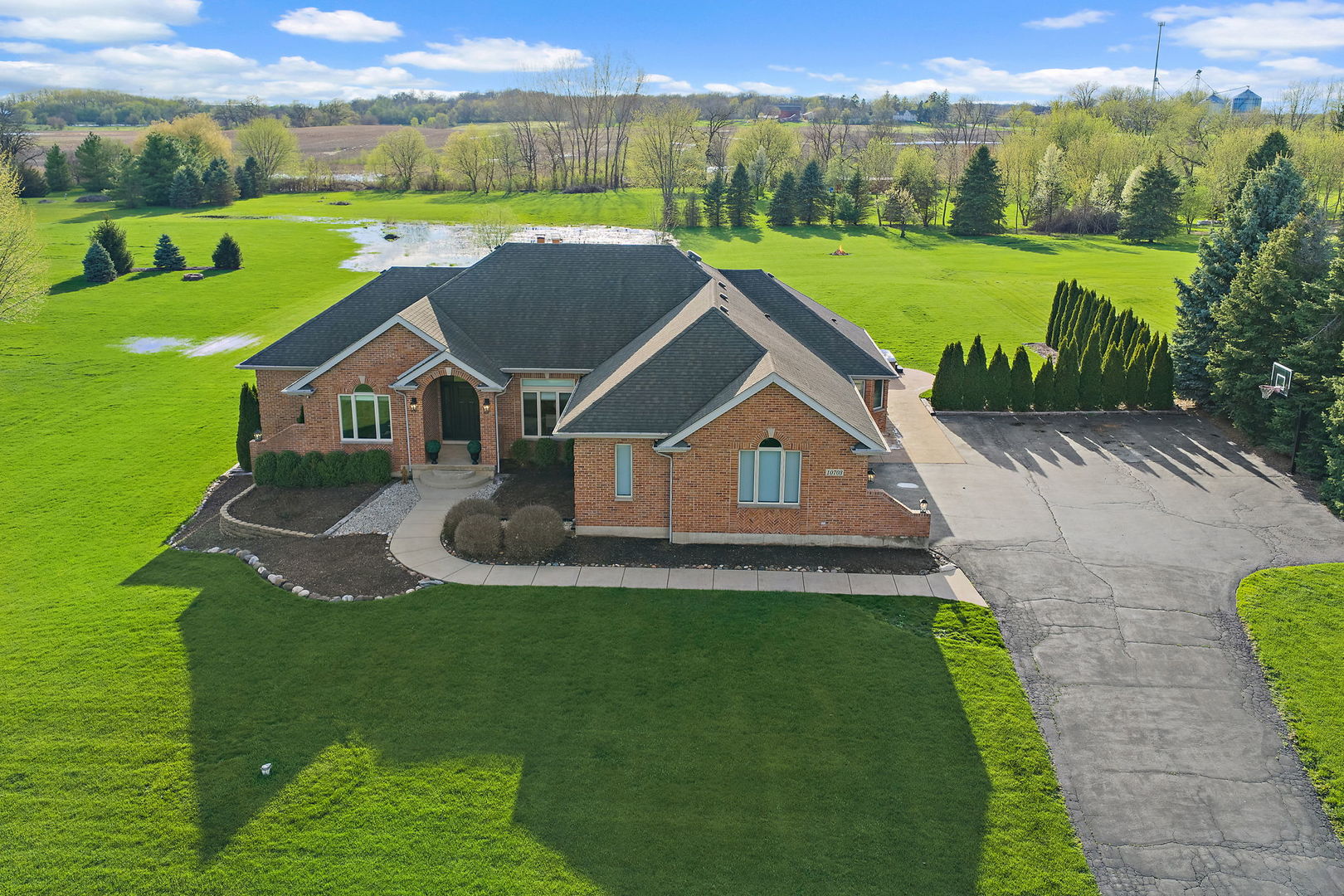 10703 Pebble Drive, Huntley, IL 60142