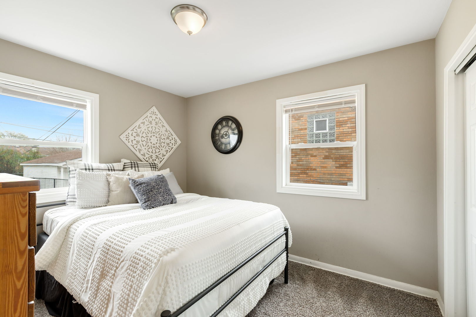 1637 Heidorn Avenue, Westchester, IL 60154