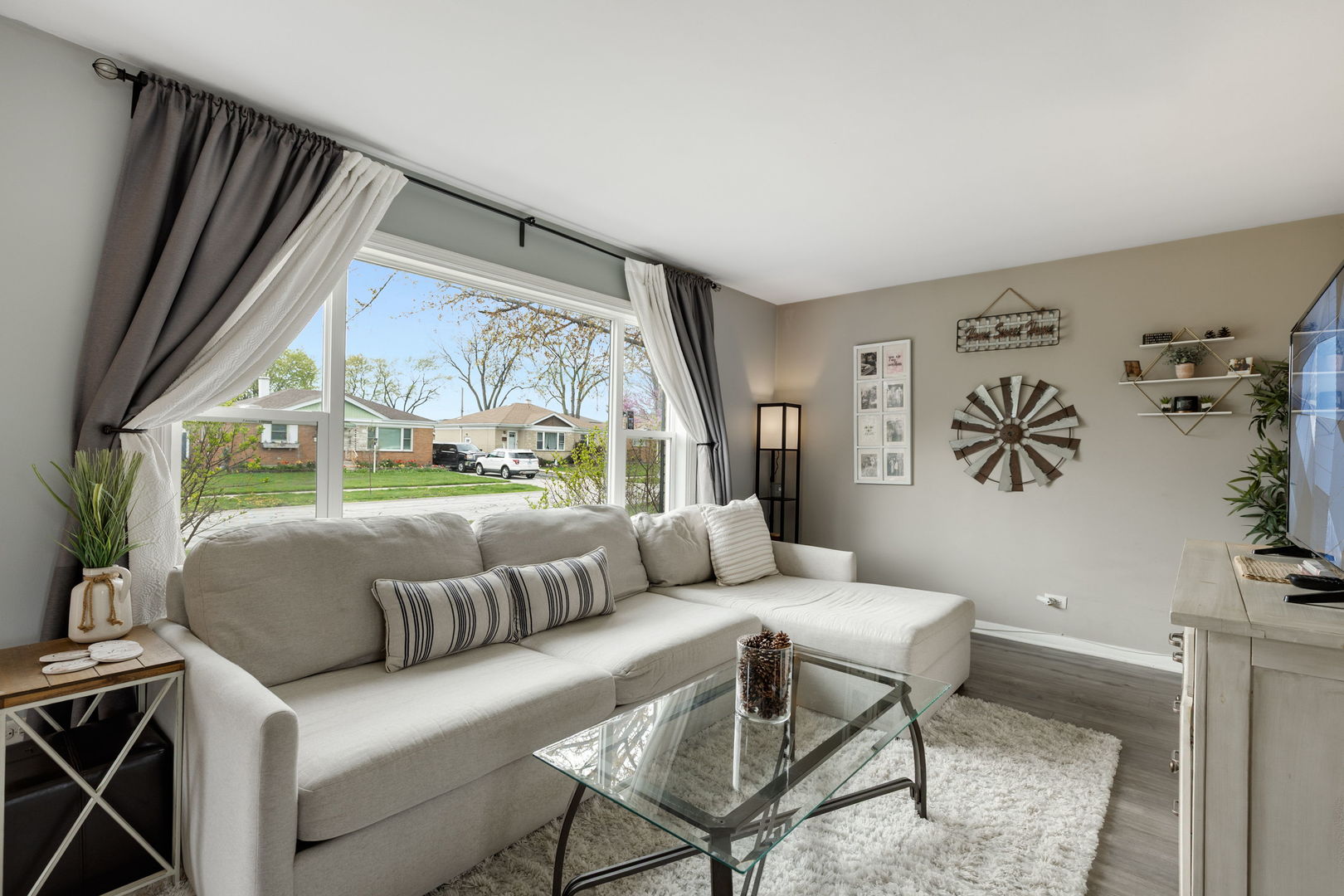 1637 Heidorn Avenue, Westchester, IL 60154