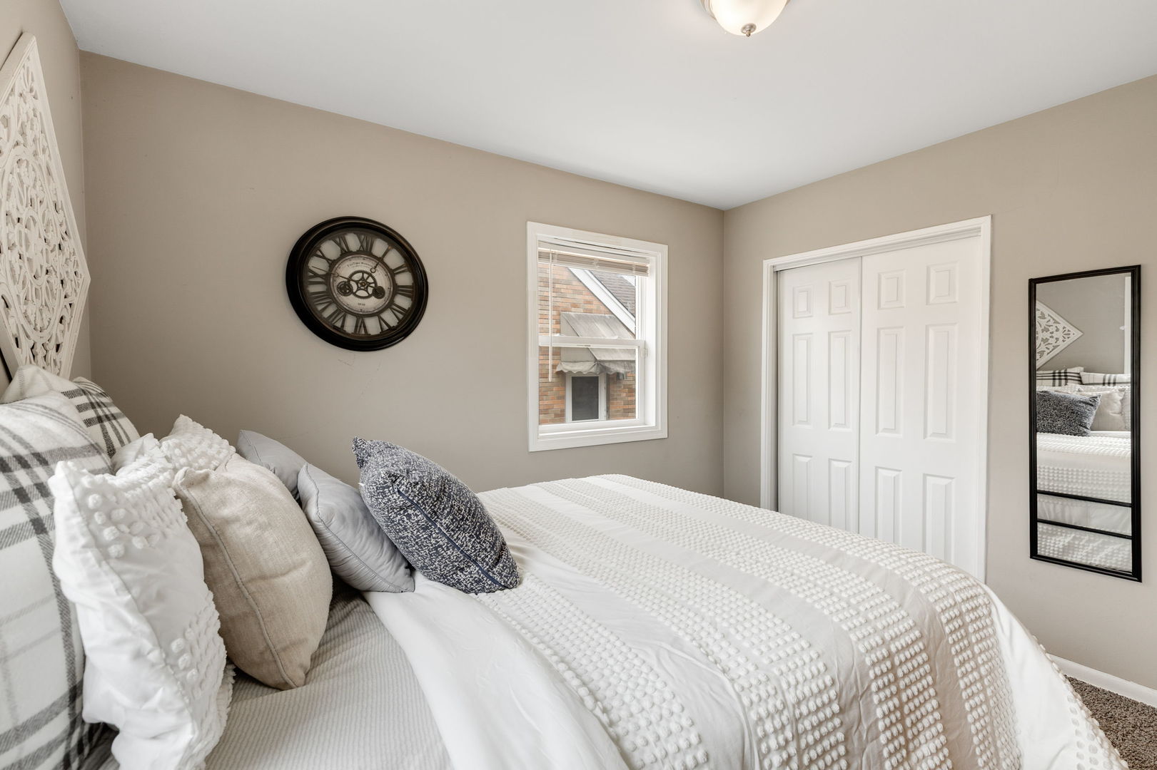 1637 Heidorn Avenue, Westchester, IL 60154