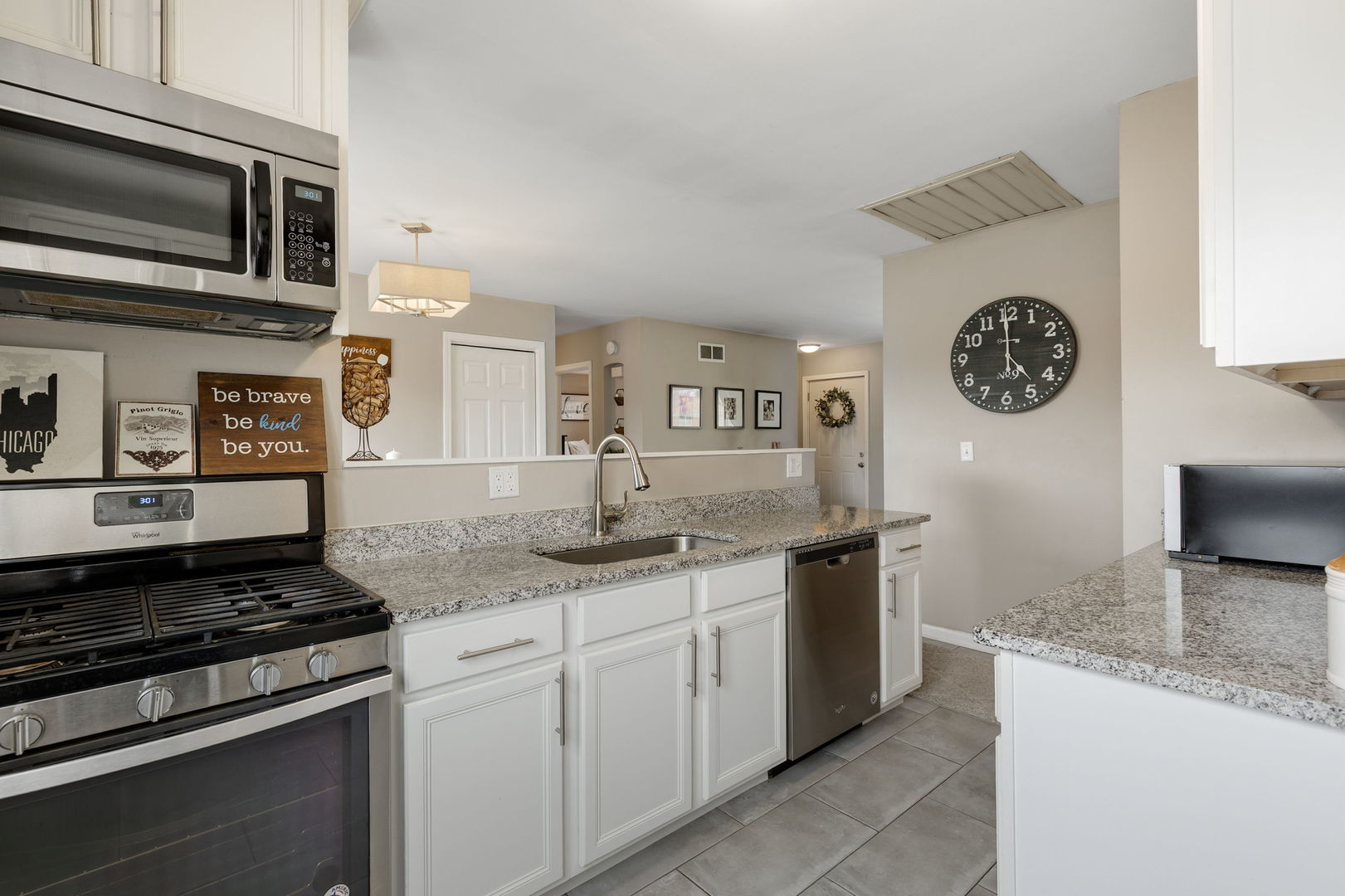 1637 Heidorn Avenue, Westchester, IL 60154