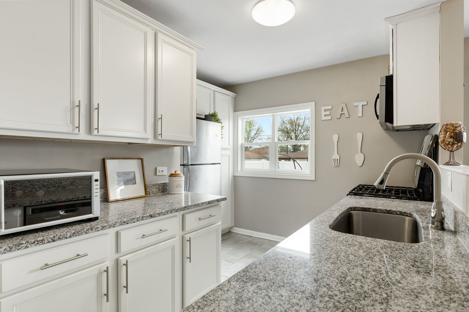 1637 Heidorn Avenue, Westchester, IL 60154