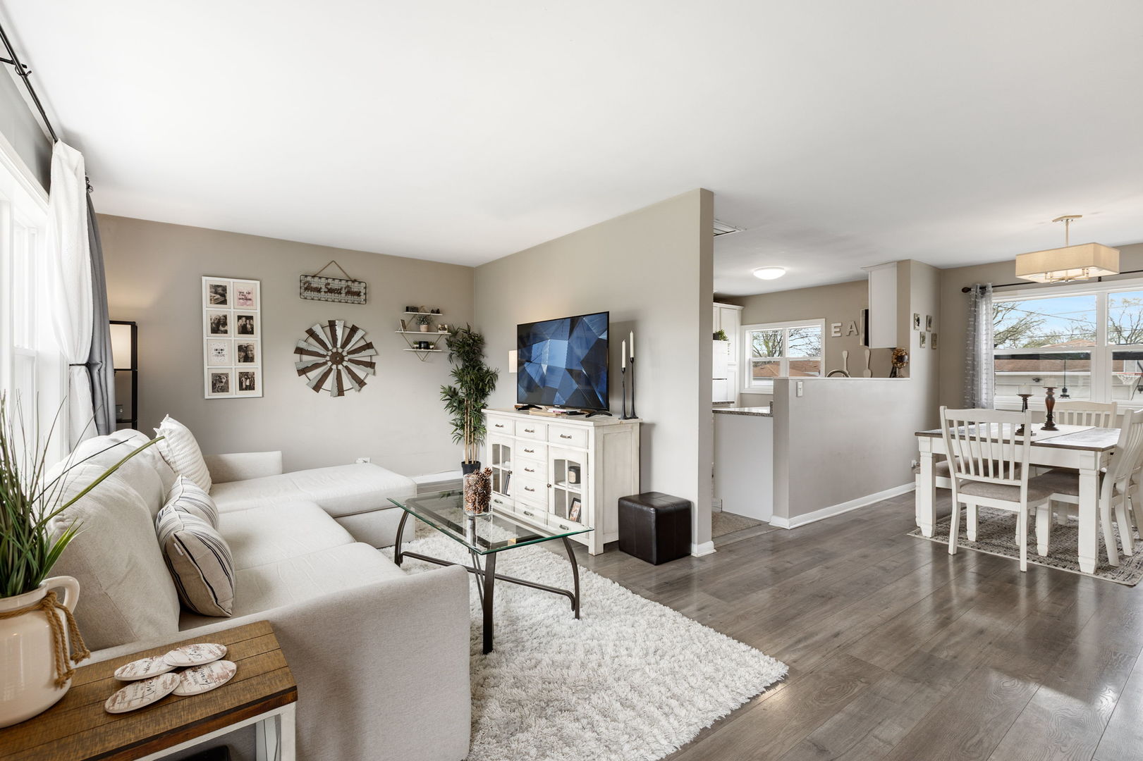 1637 Heidorn Avenue, Westchester, IL 60154