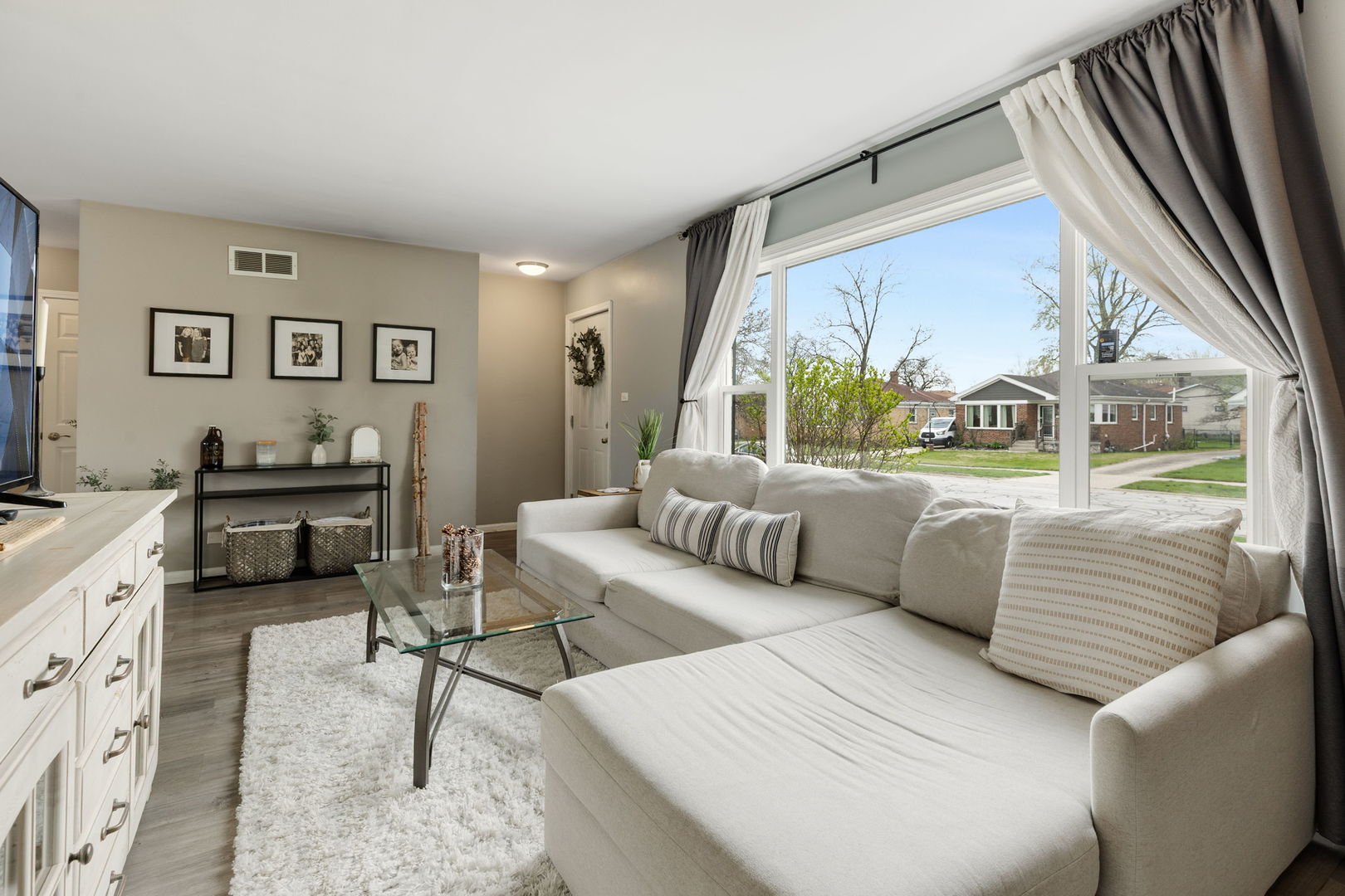 1637 Heidorn Avenue, Westchester, IL 60154