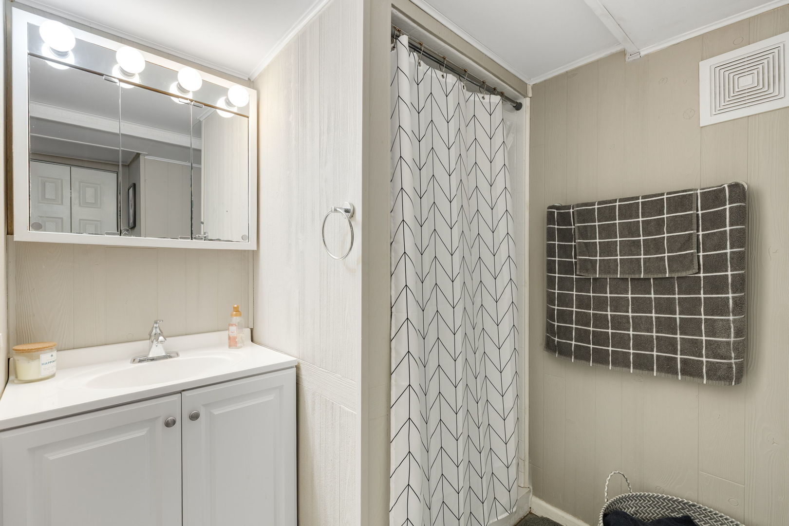 1637 Heidorn Avenue, Westchester, IL 60154