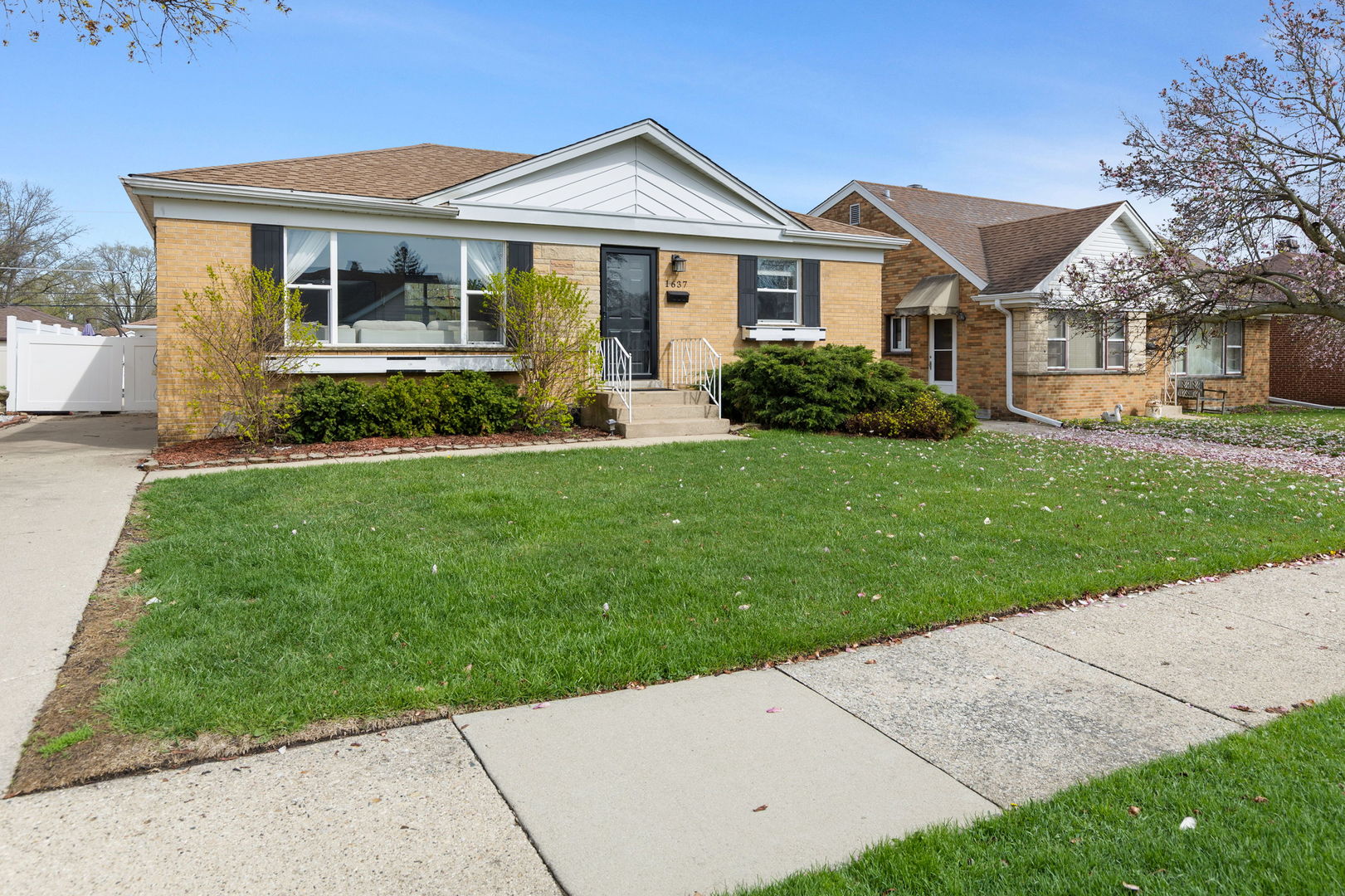 1637 Heidorn Avenue, Westchester, IL 60154