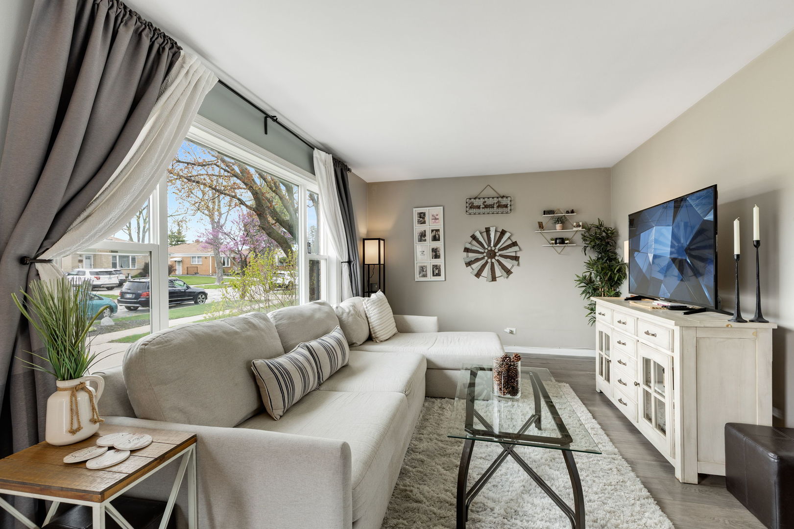 1637 Heidorn Avenue, Westchester, IL 60154