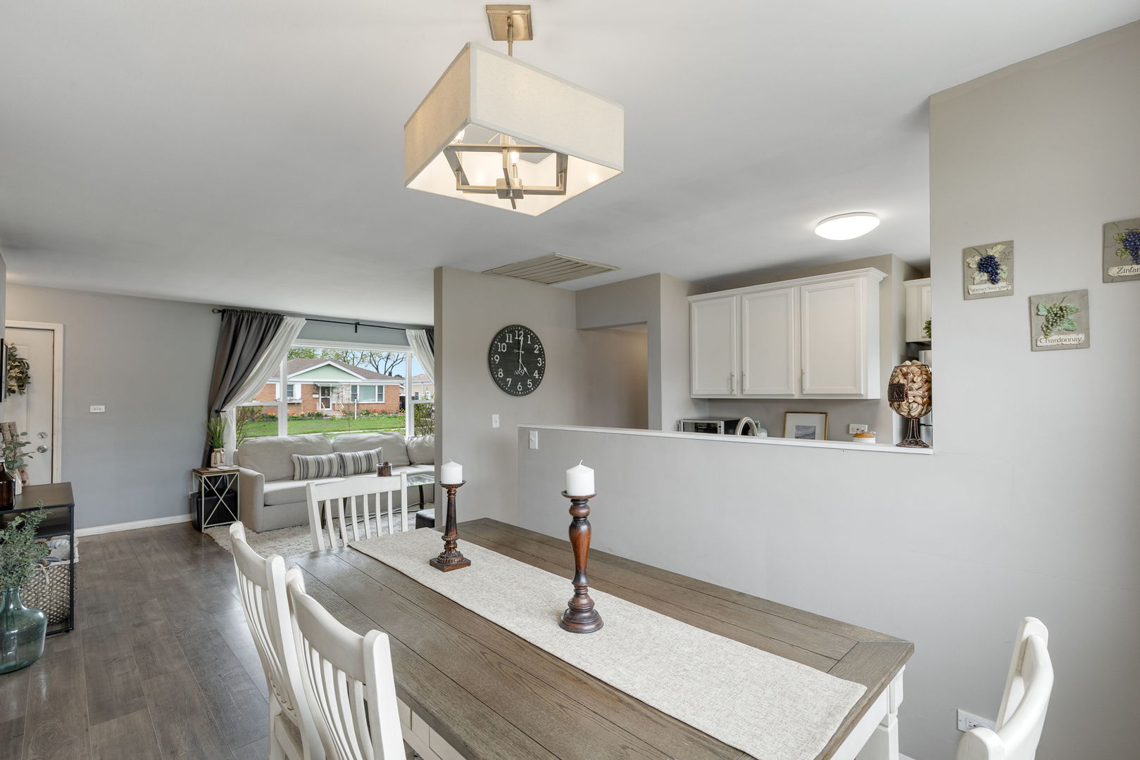 1637 Heidorn Avenue, Westchester, IL 60154