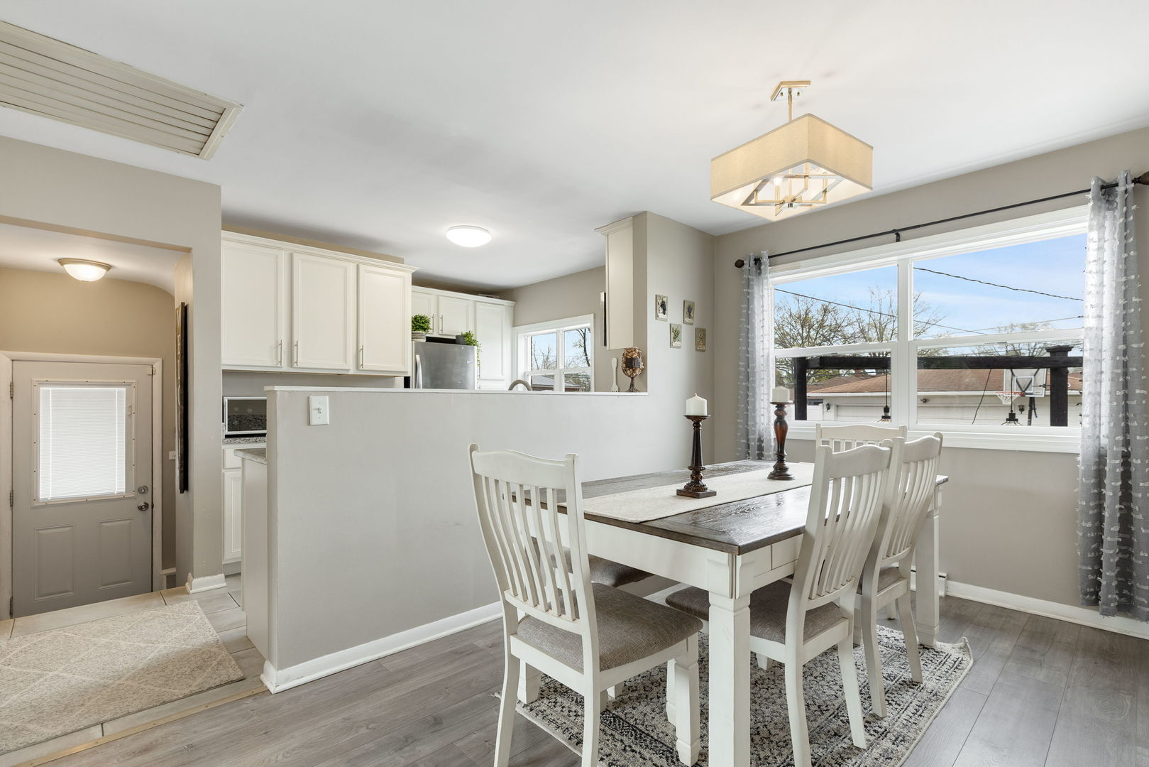 1637 Heidorn Avenue, Westchester, IL 60154