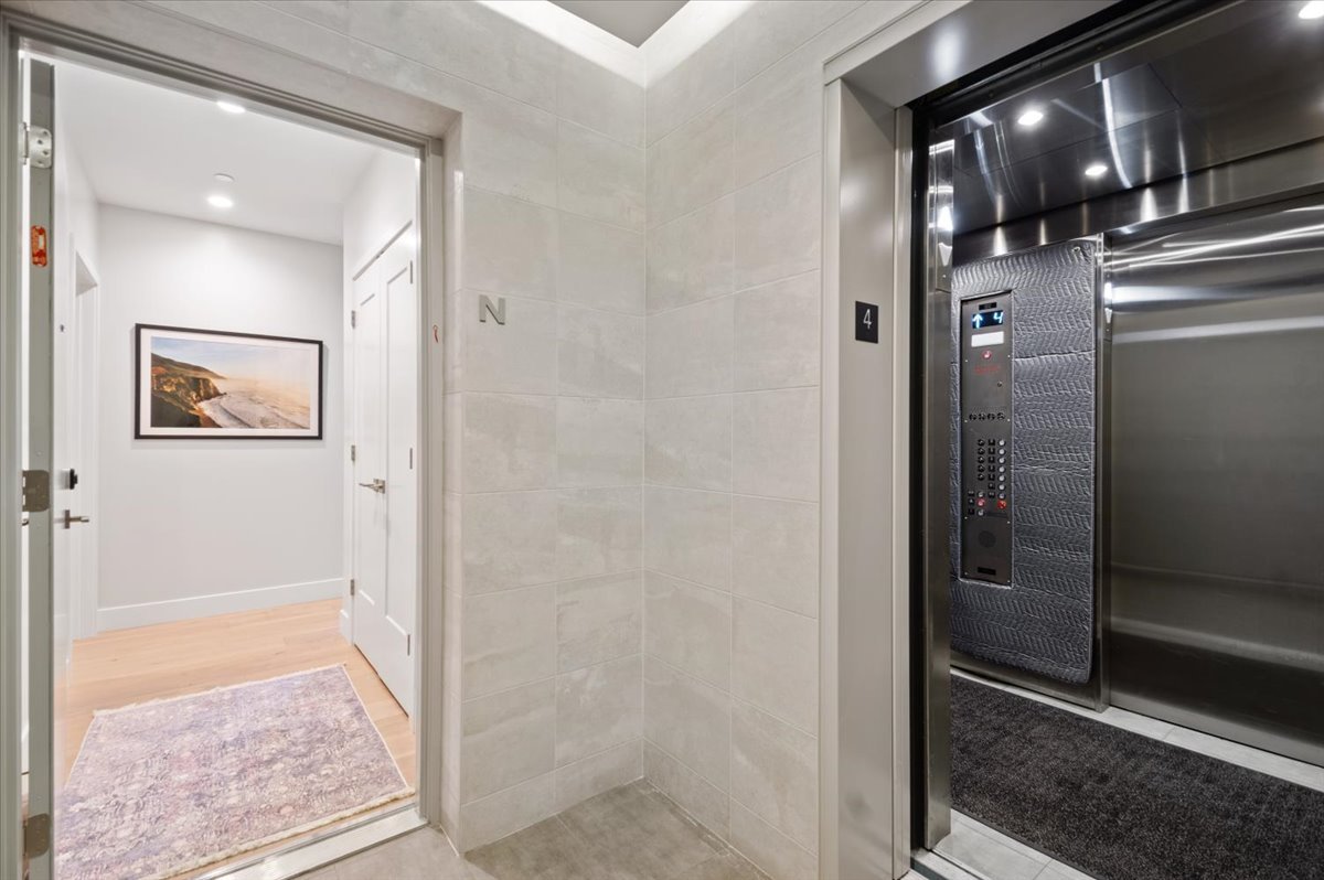 550 N Ogden Avenue #4N, Chicago, IL 60642