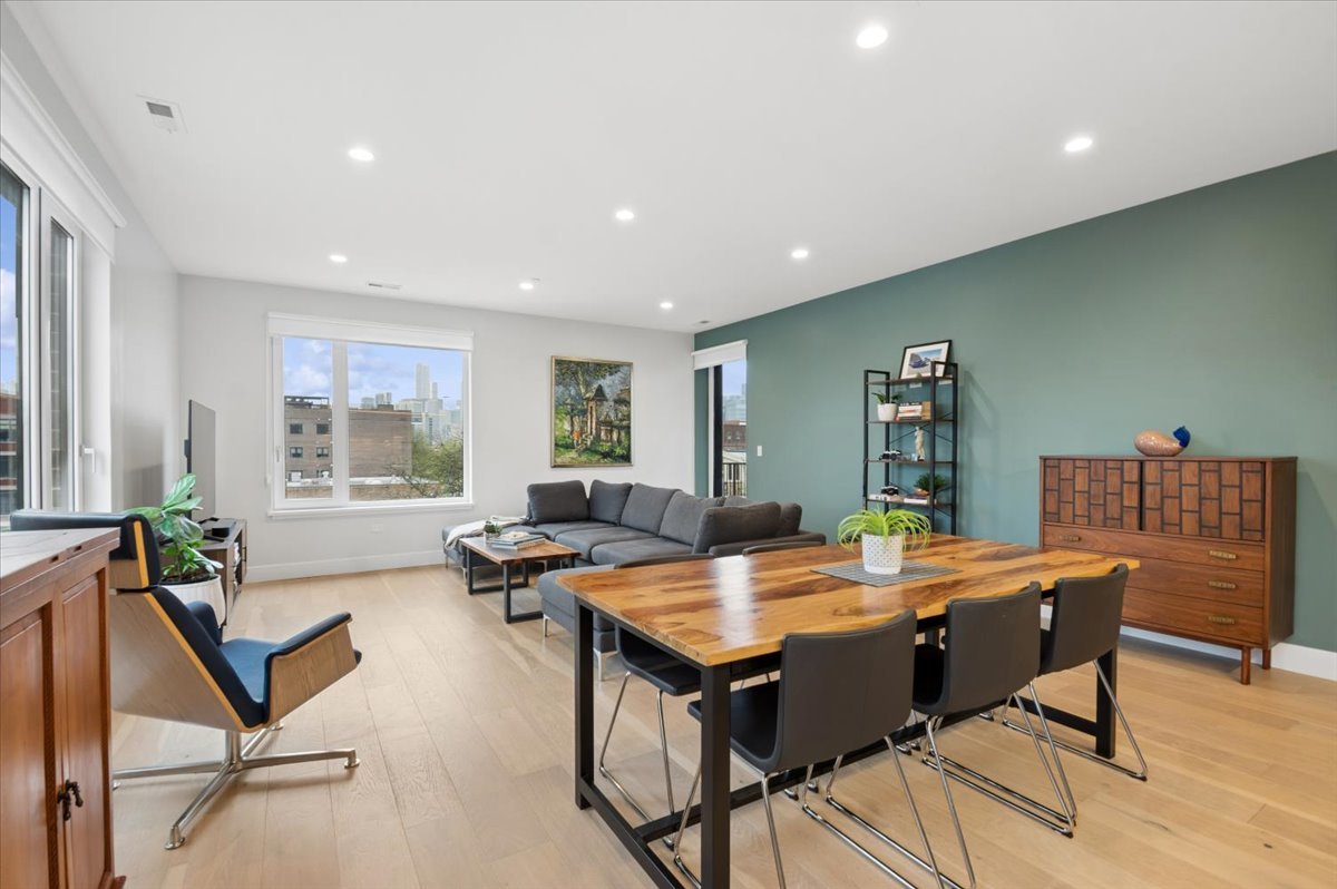 550 N Ogden Avenue #4N, Chicago, IL 60642