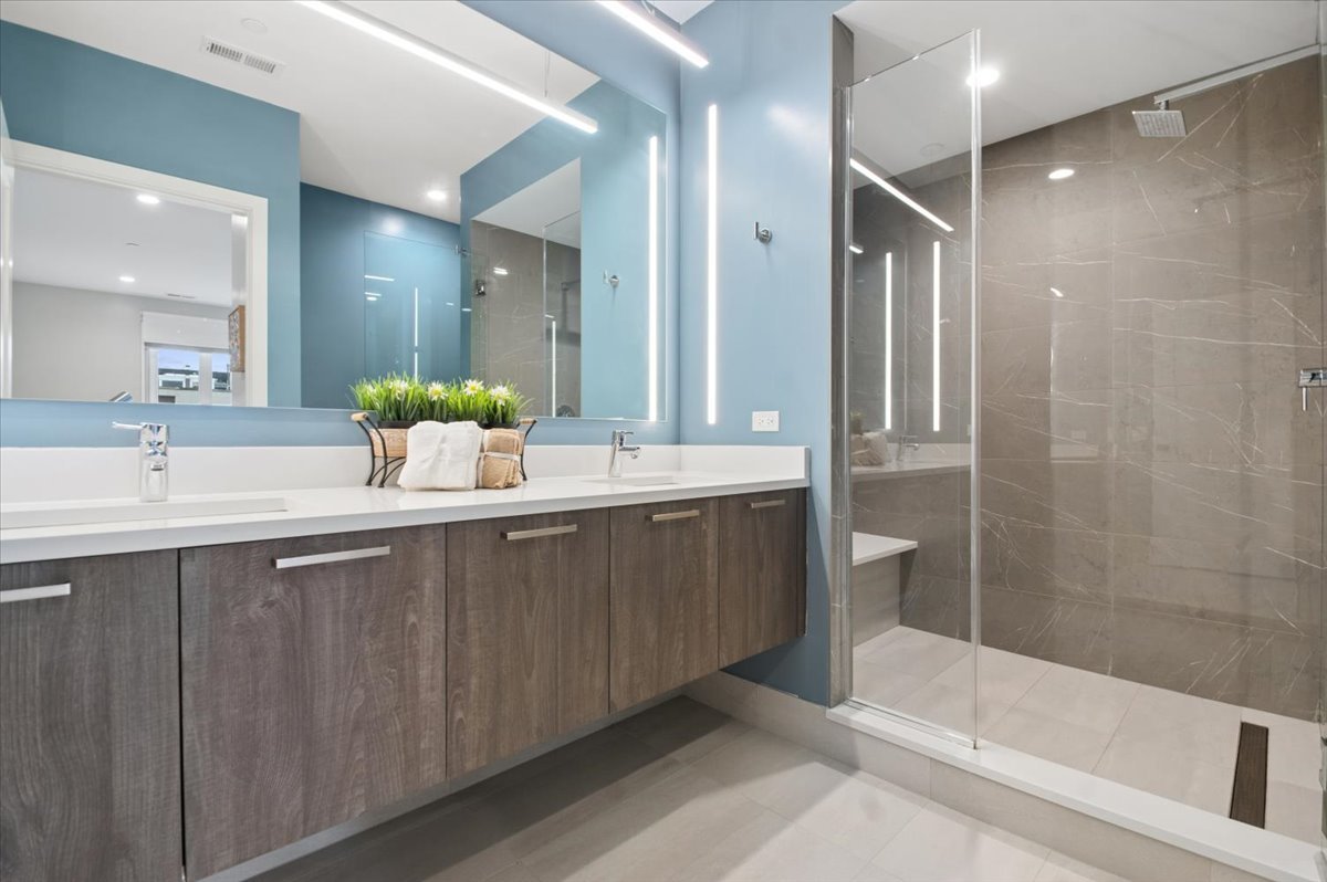 550 N Ogden Avenue #4N, Chicago, IL 60642