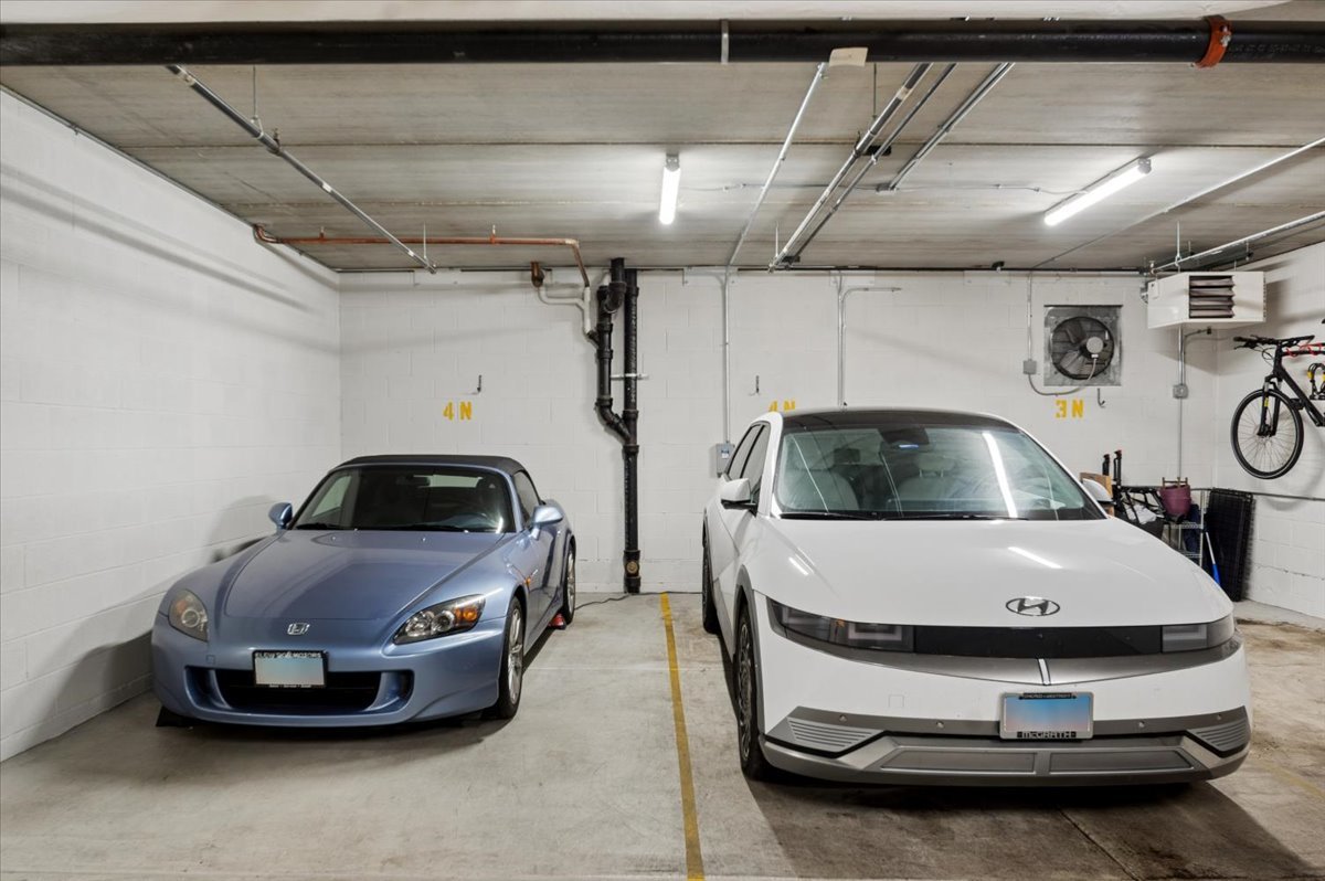 550 N Ogden Avenue #4N, Chicago, IL 60642