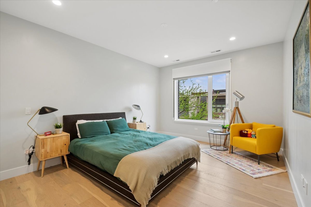 550 N Ogden Avenue #4N, Chicago, IL 60642