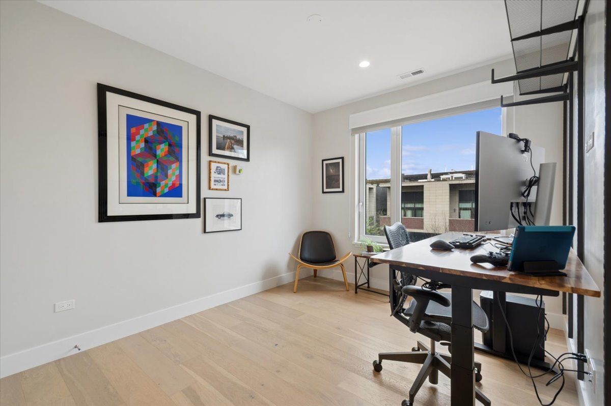 550 N Ogden Avenue #4N, Chicago, IL 60642